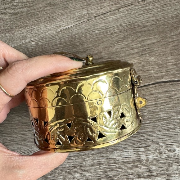 Little vintage brass embossed cricket box. Stash box - Picture 9 of 10